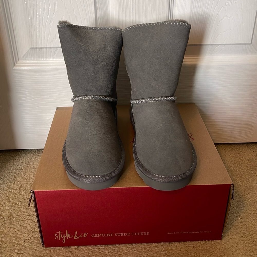 Style & Co Women’s Teeny Grey Boots